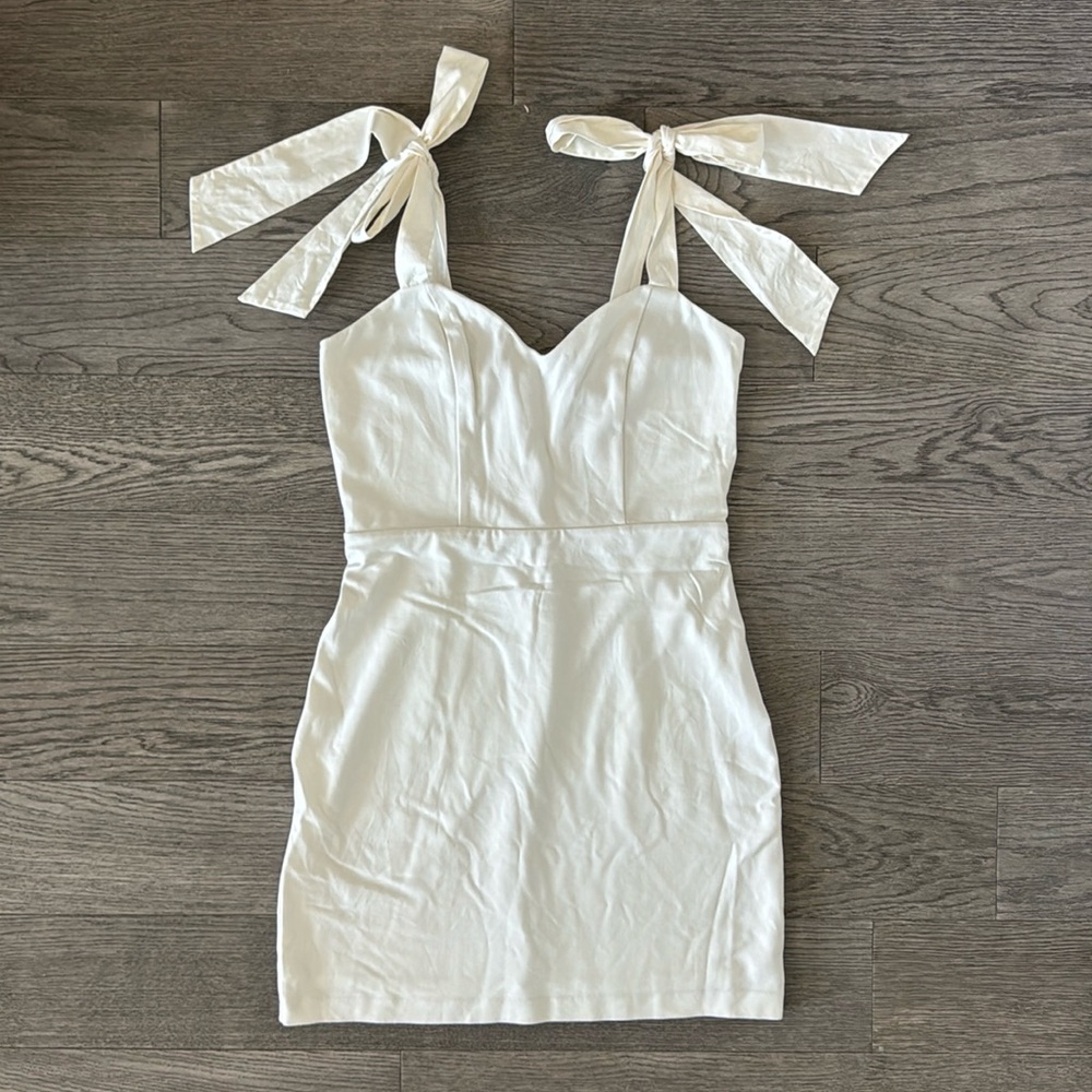 🌼EXPRESS🌼 Tie Strap White Cocktail Dress, Size M